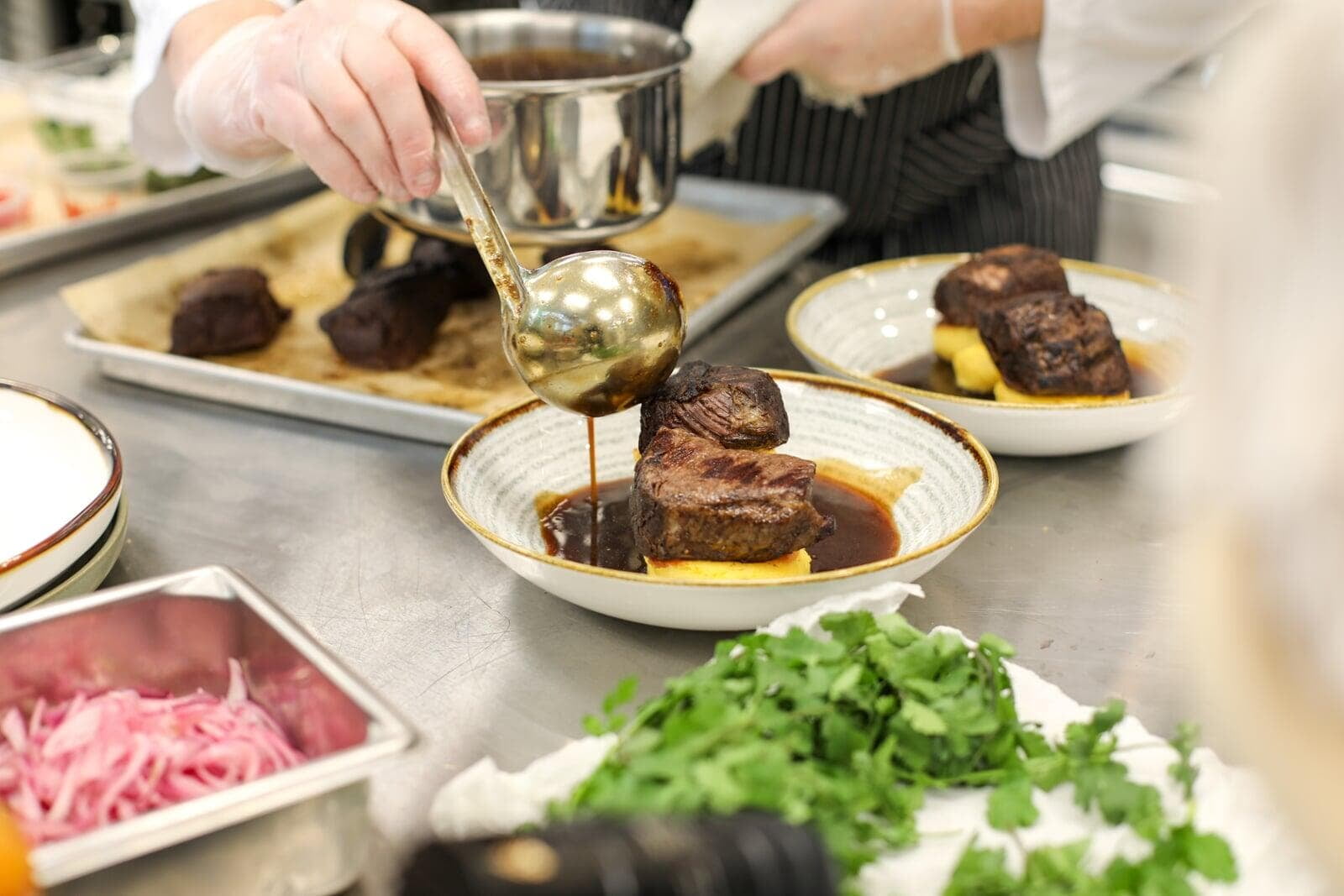 Facilitating dining transitions